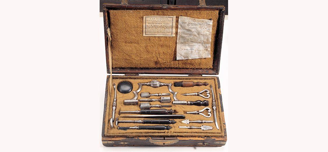 eski bir beyin ameliyatı seti