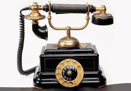eski bir telefon